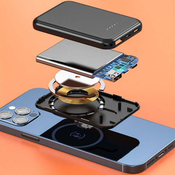 0d3e4f33-faa3-4cbb-a10b-eea3846b2c70.jpg Mini magnetic power bank delivers 5000 mAh on the go